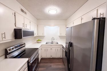 Photo 2 of 19 of 101 Carriage House Dr, Kannapolis, NC