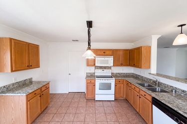 Photo 2 of 18 of 6200 St James Pl, Denton, TX