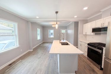 Photo 2 of 16 of 1501 S Roxboro St, Durham, NC
