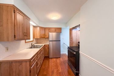 Photo 2 of 26 of 6652 Oakwood Dr, Independence, OH