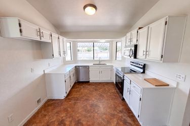 Photo 2 of 18 of 5840 N Belbrook Dr, Tucson, AZ
