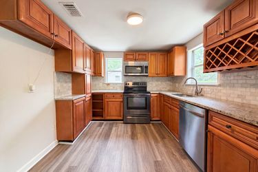 Photo 2 of 19 of 7008 Thurston Rd, Jacksonville, FL