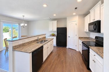 Photo 2 of 21 of 3306 Ellingford Rd, Charlotte, NC