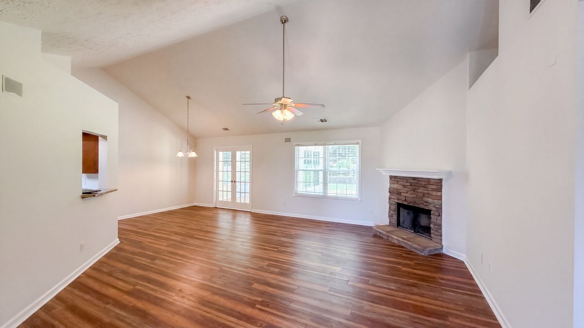 Property photo 3 of 567 Deadwood Trl