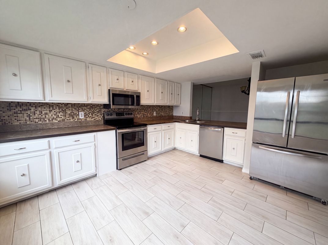 Property photo 2 of 4747 Puritan Cir # 523
