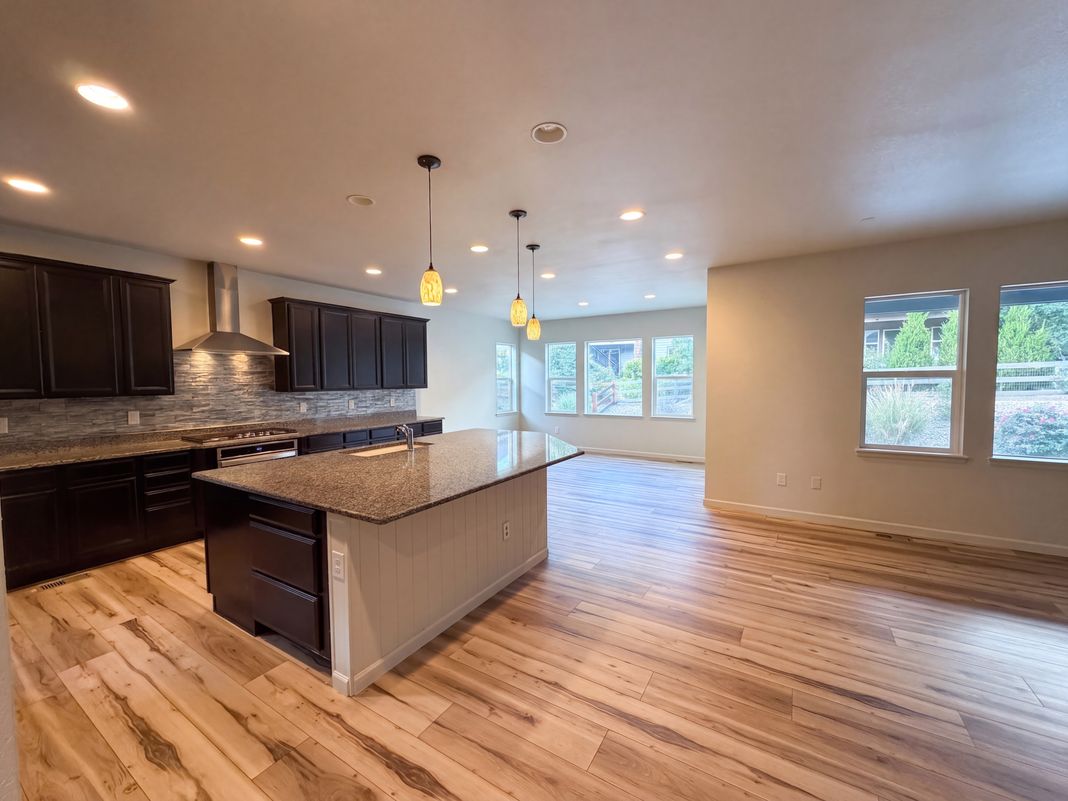 Property photo 2 of 18402 W 93rd Pl