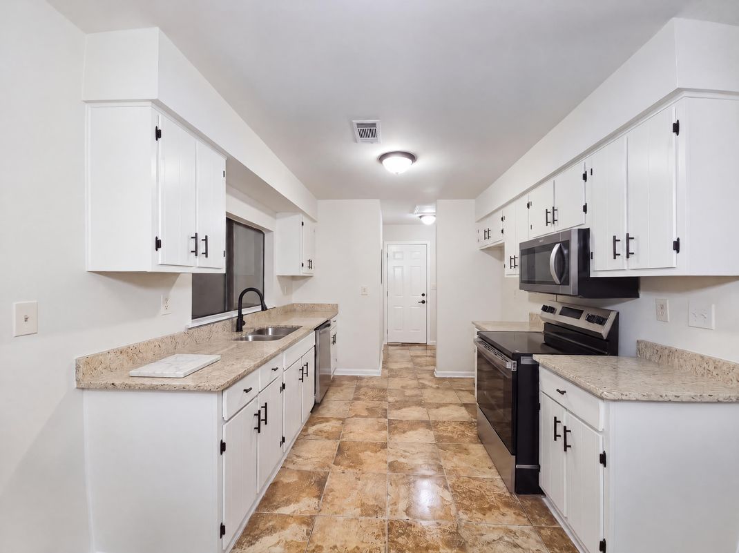 Property photo 2 of 3118 Caliente Ln