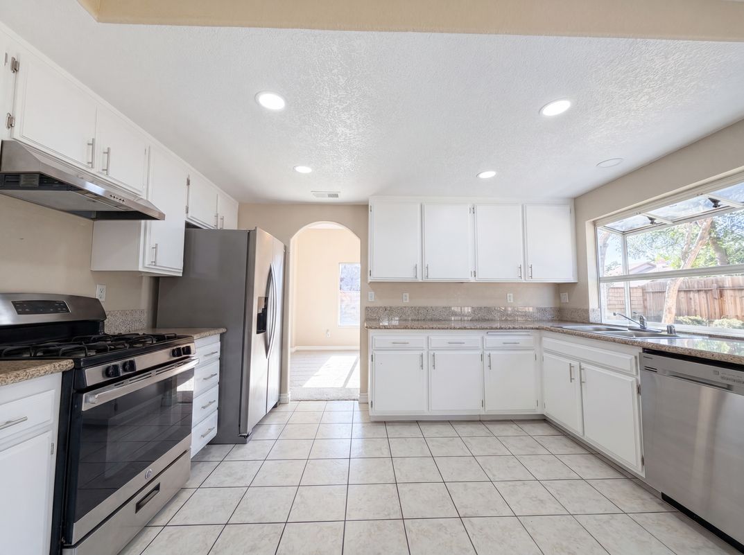 Property photo 2 of 5545 W Avenue L6
