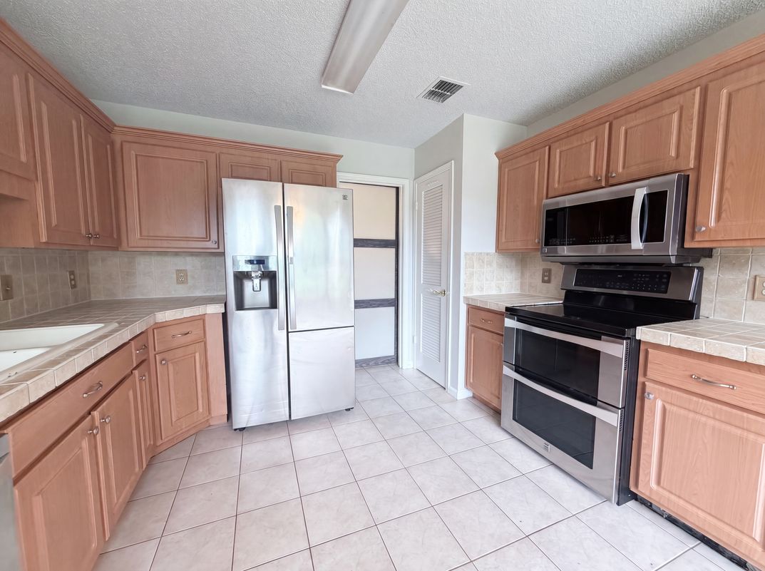 Property photo 2 of 2441 Longwood St