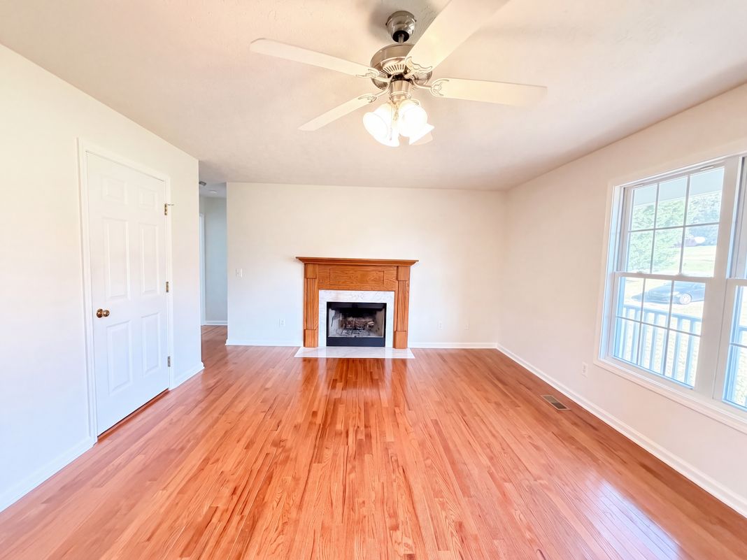 Property photo 3 of 3692 Armstrong Rd