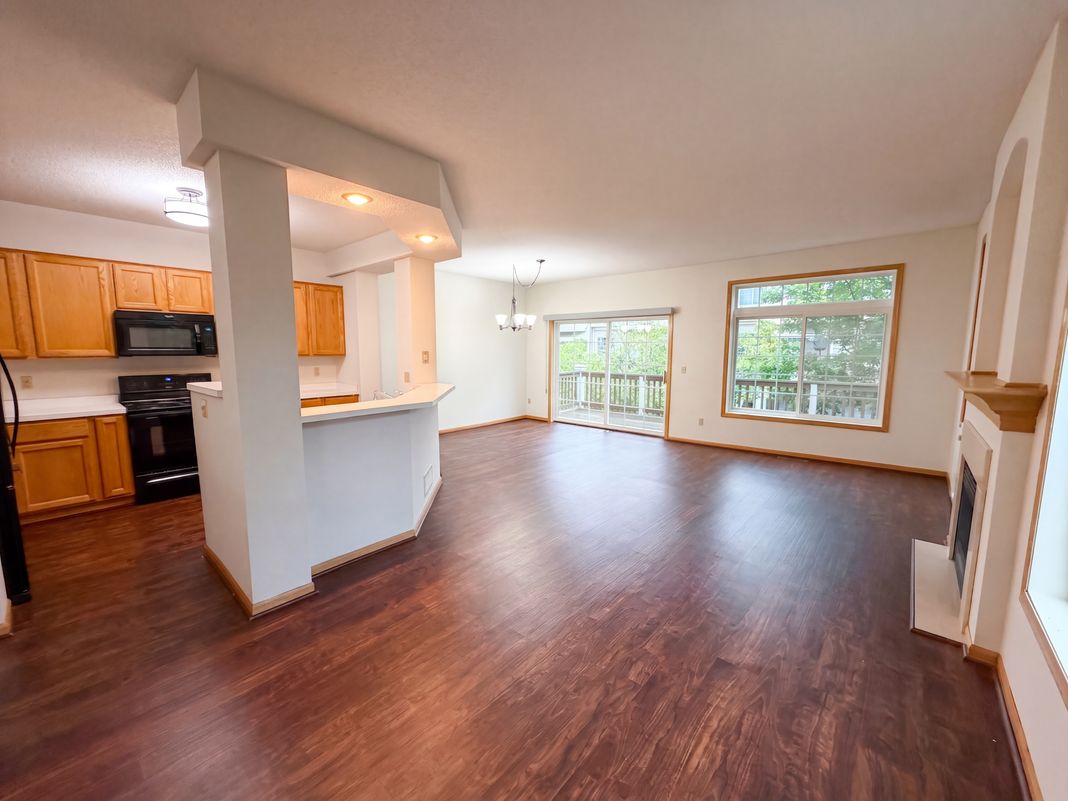 Property photo 3 of 214 Christenson Way NE