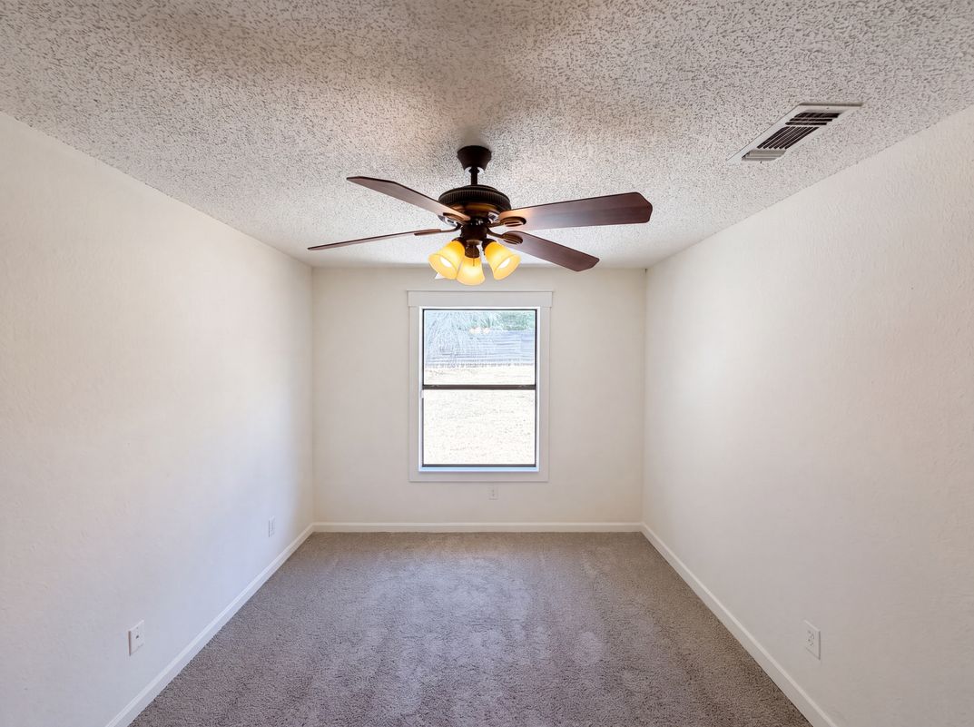 Photo 9 of 19 of 6612 Lakeside Dr, Lake Worth, TX