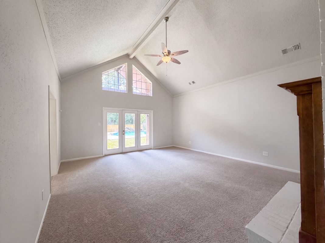 Property photo 3 of 1102 Londonderry Ave
