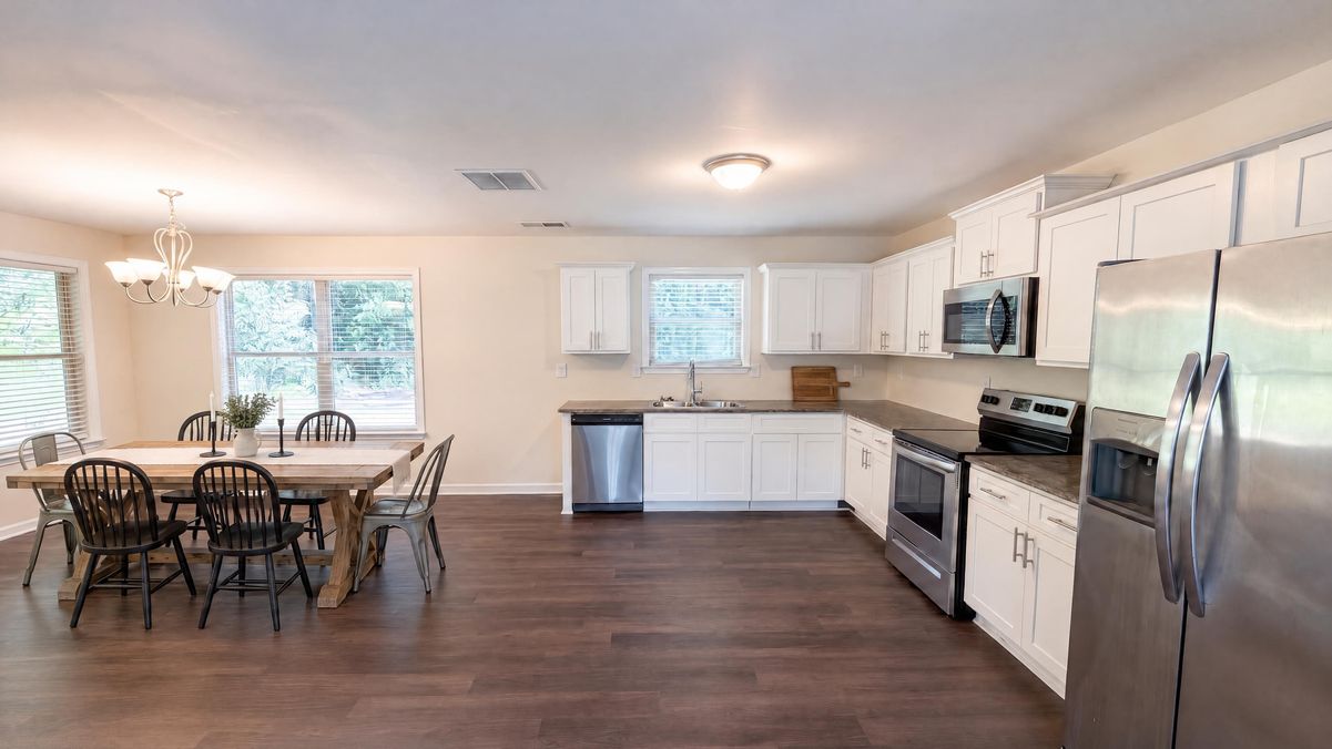 Property photo 2 of 90 Ascott Trce