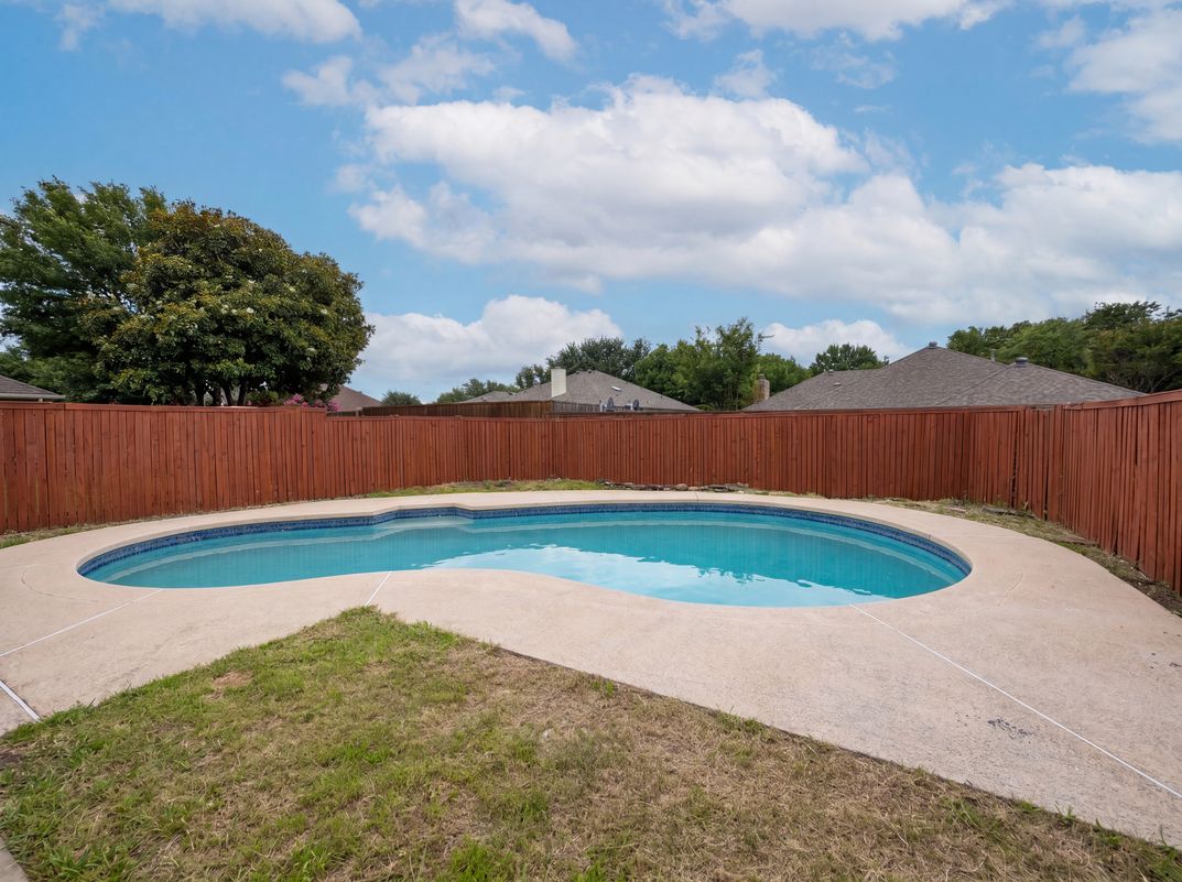 Property photo 2 of 1604 Danube Ln