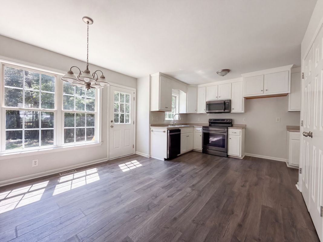 Property photo 3 of 576 Sunray Dr
