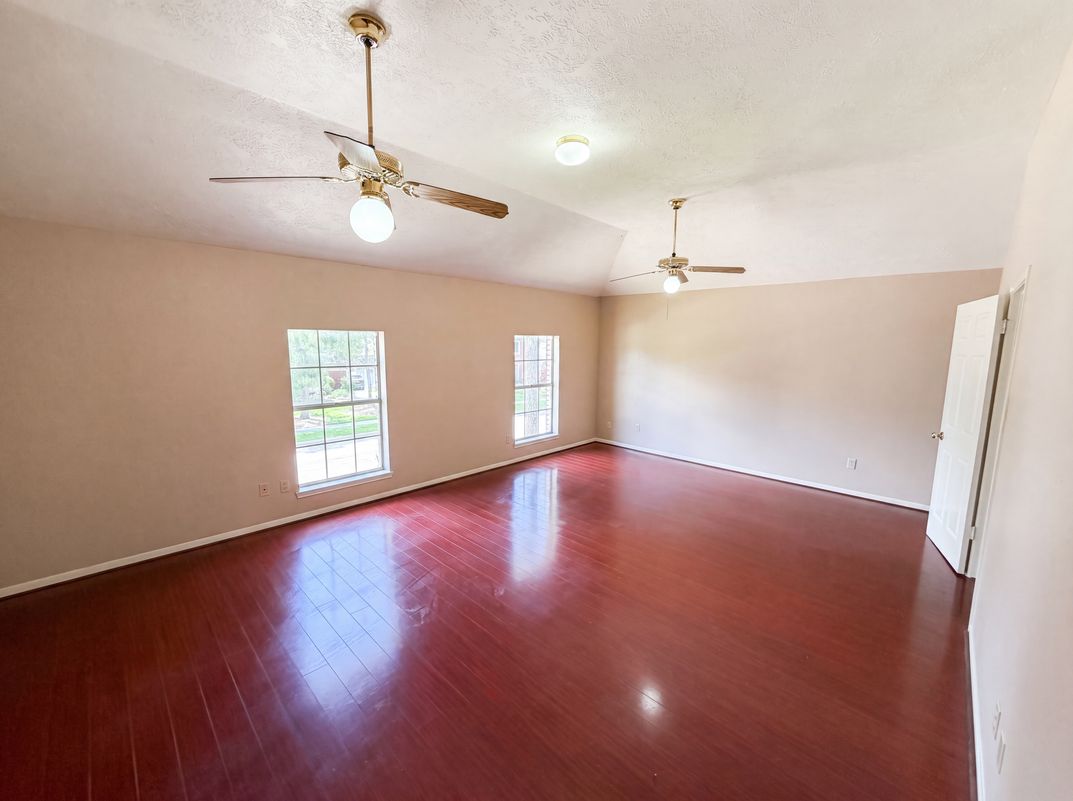 Photo 4 of 28 of 4215 River Ranch Dr, Pasadena, TX