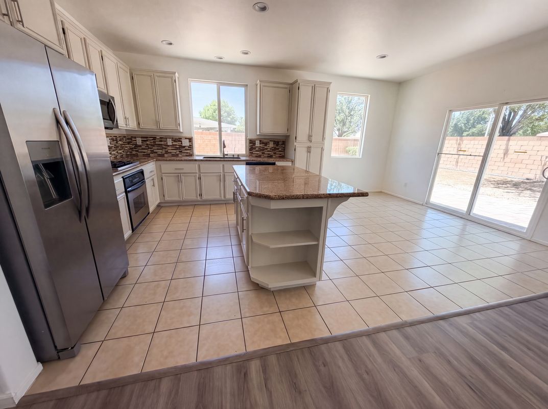 Property photo 2 of 3147 W Lingard St