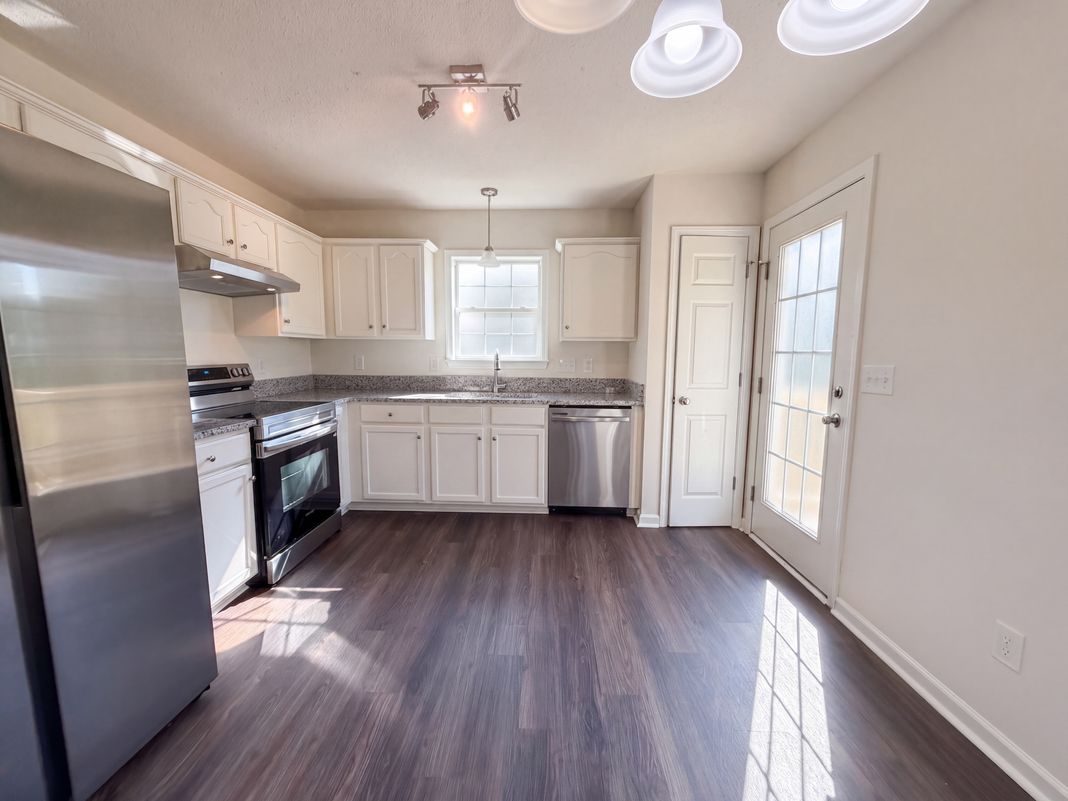 Property photo 3 of 1667 Oakview Way