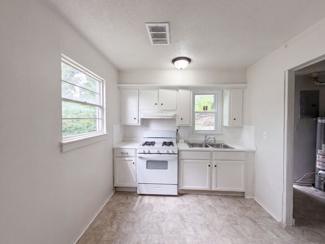 Property photo 2 of 4770 Woodend Ave