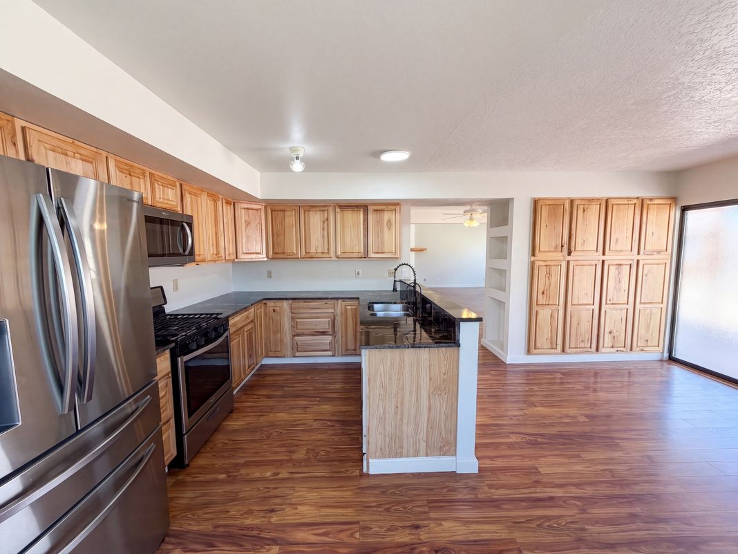 Property photo 2 of 1609 Blue Quail Ct NE