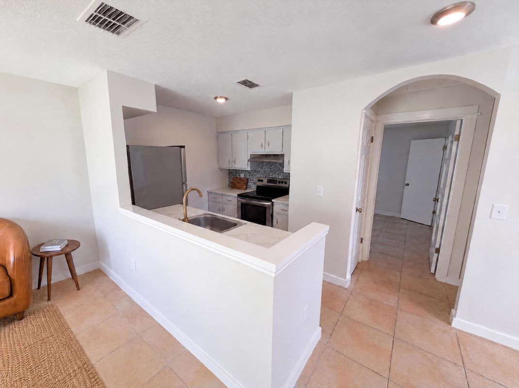 Property photo 2 of 411 Dorchester Sq