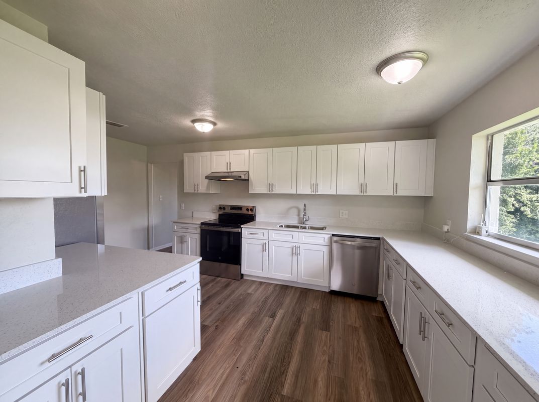 Property photo 2 of 4918 Denise Ave