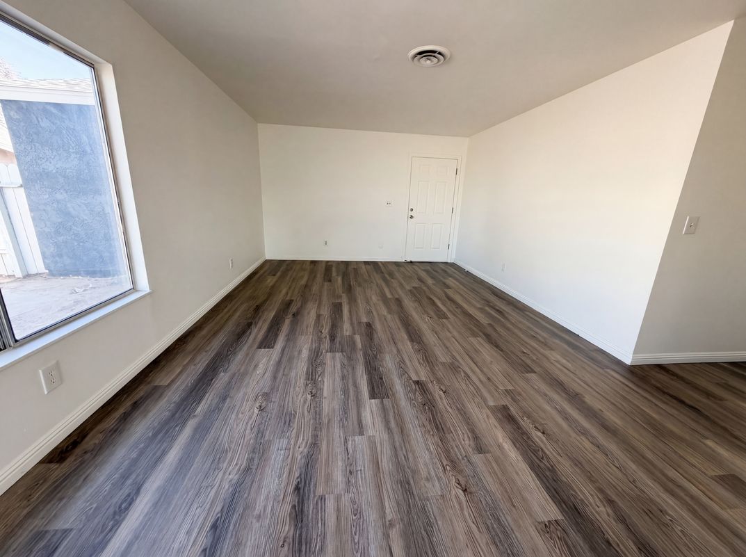 Photo 16 of 44 of 4018 Shady Oak Dr, Las Vegas, NV