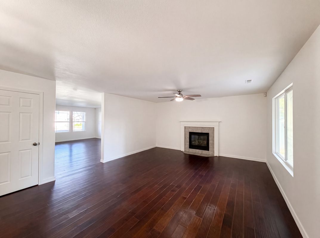 Property photo 3 of 866 S 1580 W