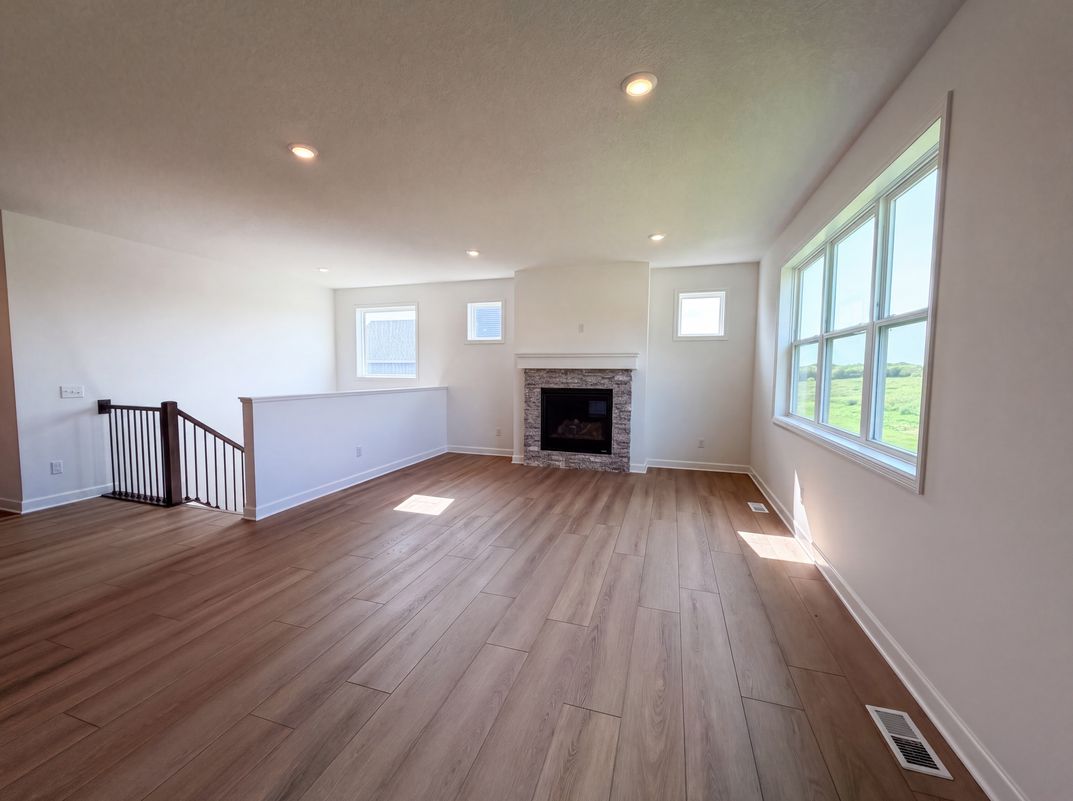 Property photo 3 of 851 Londonderry Ln NW