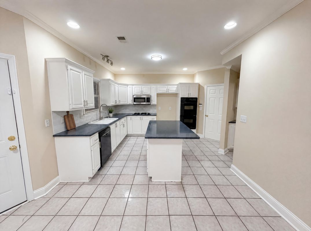 Property photo 2 of 3805 Lenna Dr
