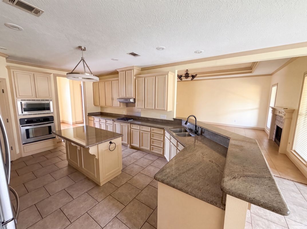 Property photo 2 of 7945 Laurelwood St