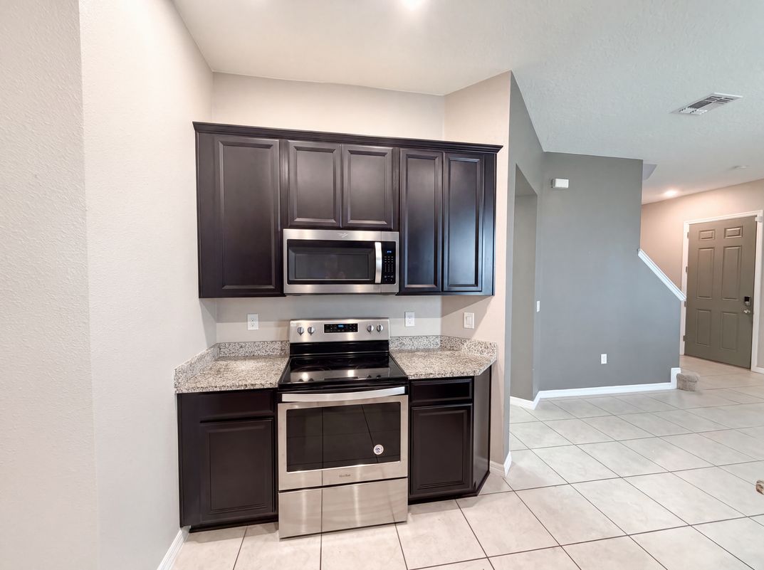 Property photo 2 of 1572 Astoria Arbor Ln