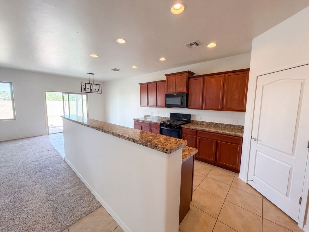 Property photo 2 of 6295 S Crane Dr