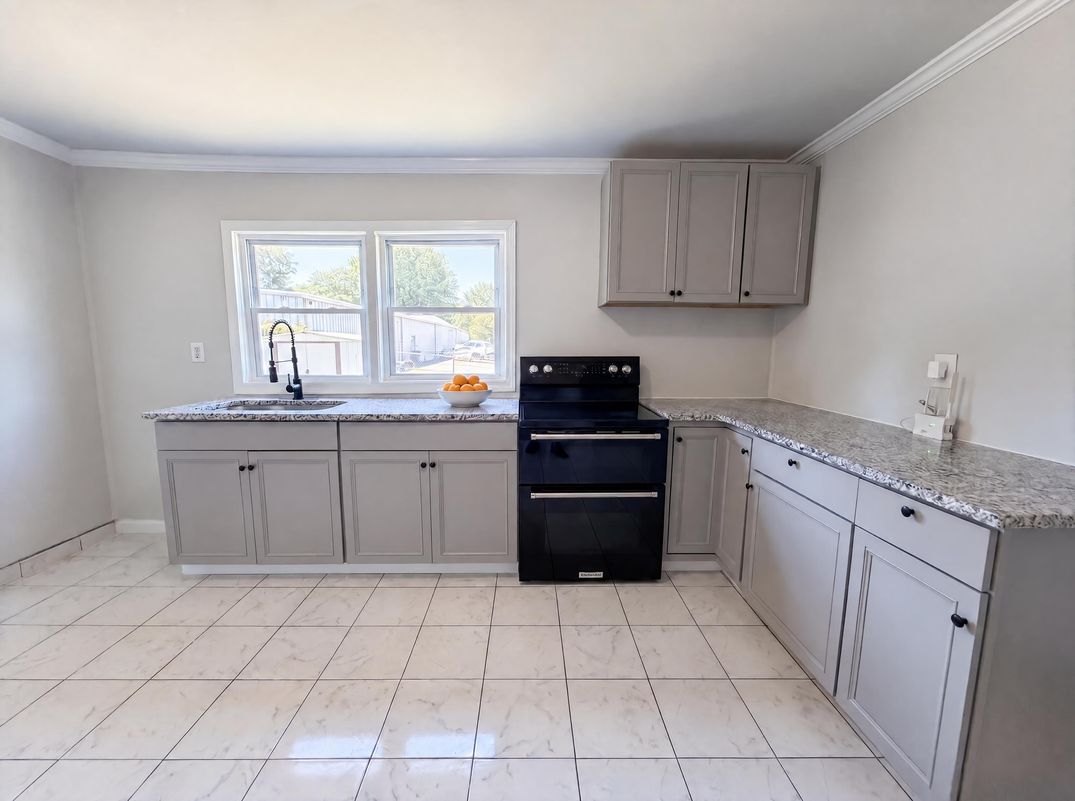 Property photo 2 of 123 E Farmview St