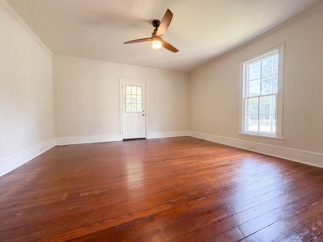 Property photo 3 of 216 E Horne St