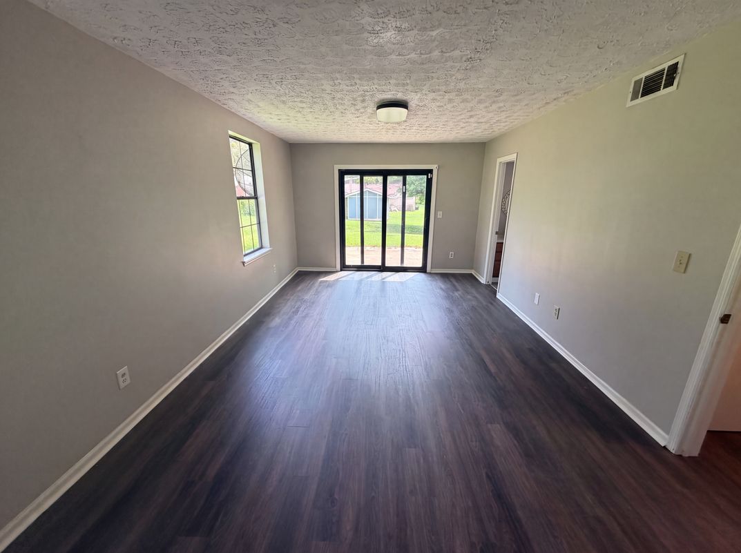 Property photo 3 of 165 Splitwood Ln