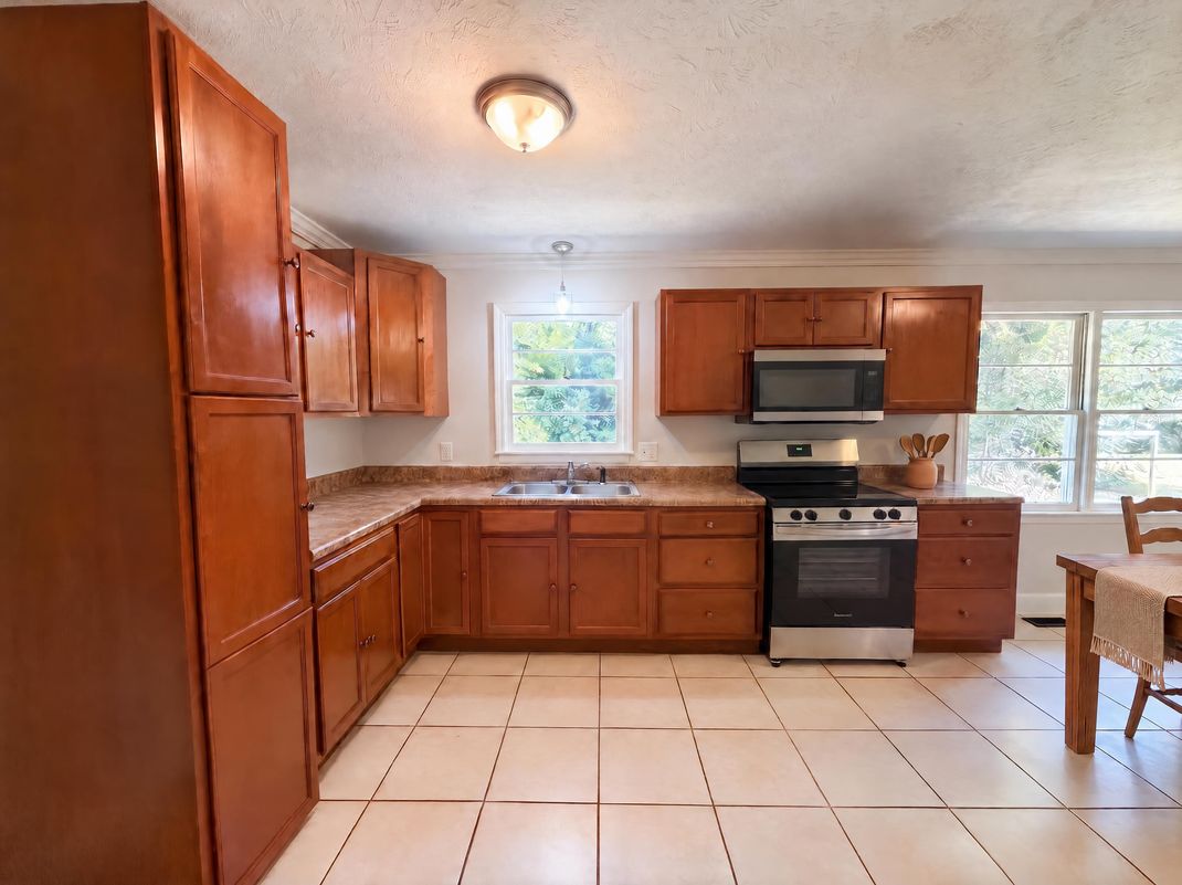 Property photo 2 of 3224 Sandhill Dr