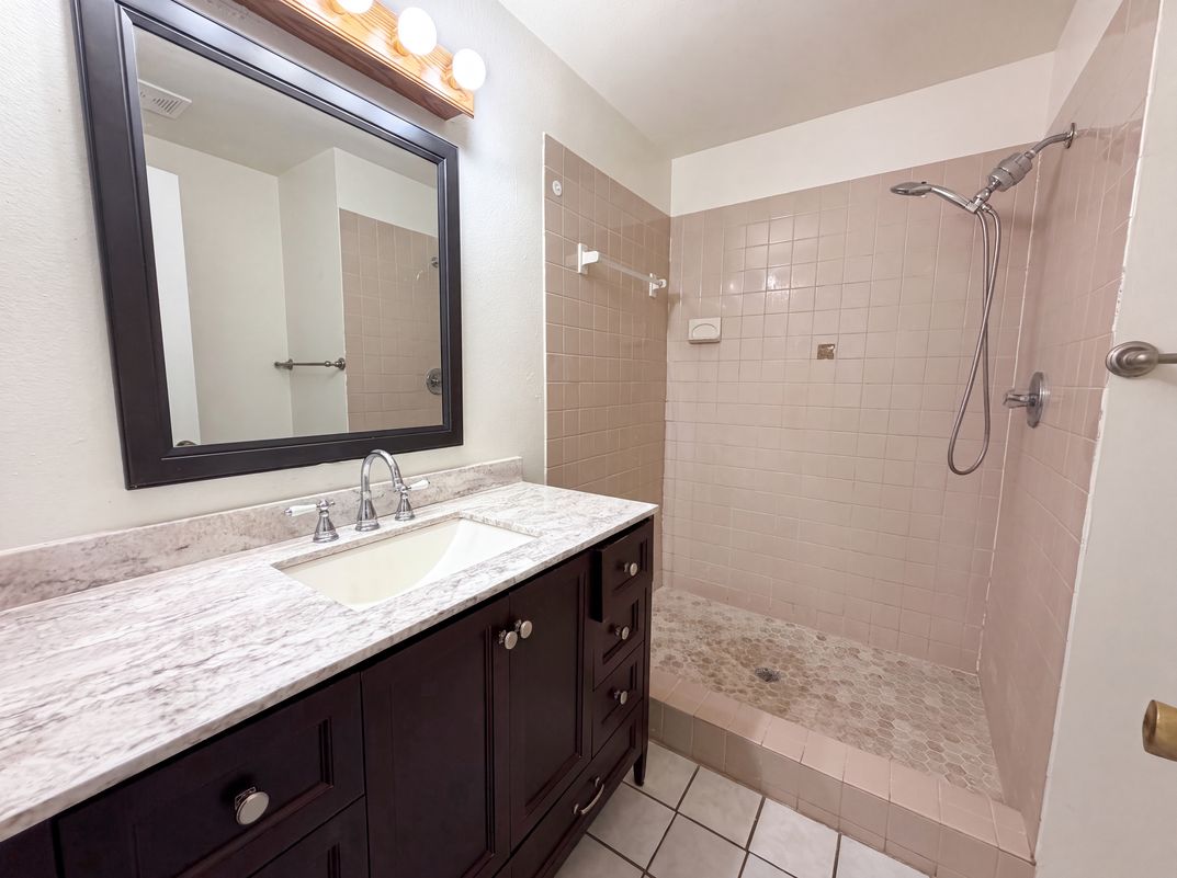 Photo 9 of 17 of 11648 Hidden Hollow Cir, Tampa, FL