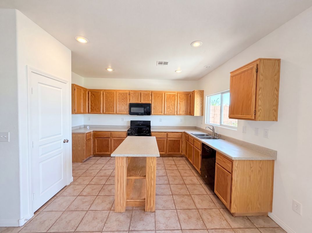 Photo 2 of 61 of 4220 Iris Pearl Ave, North Las Vegas, NV