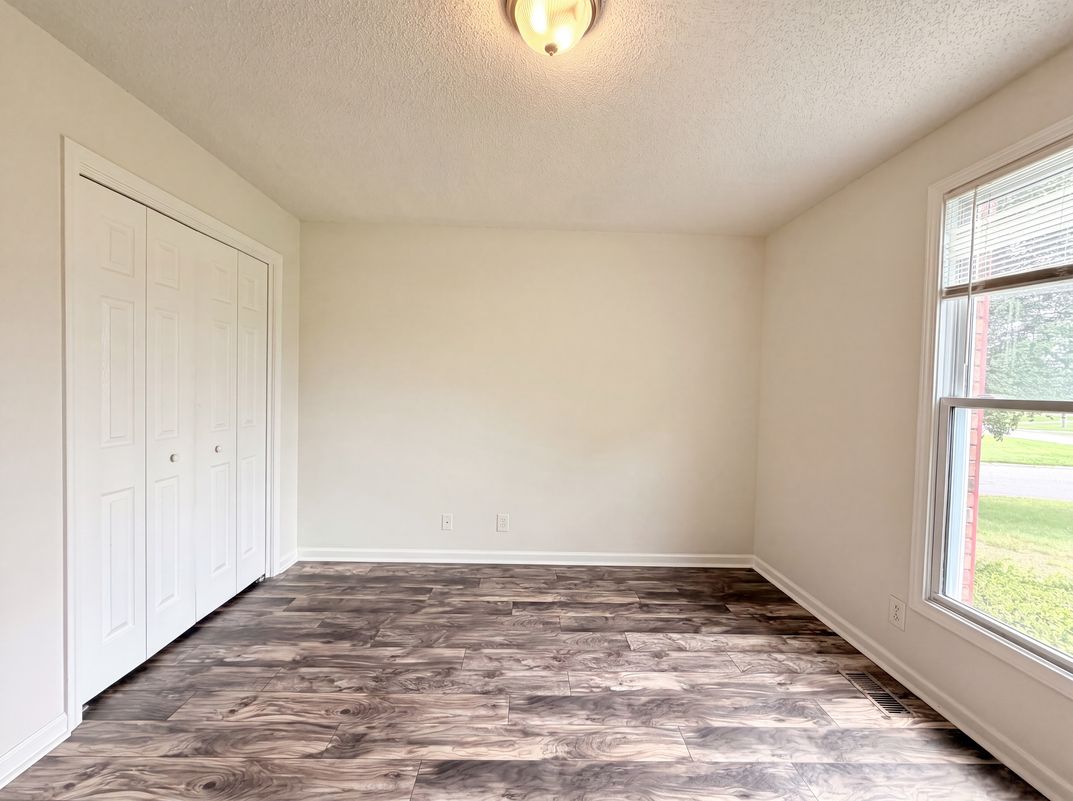 Photo 7 of 17 of 3609 Millington Dr, Clarksville, TN