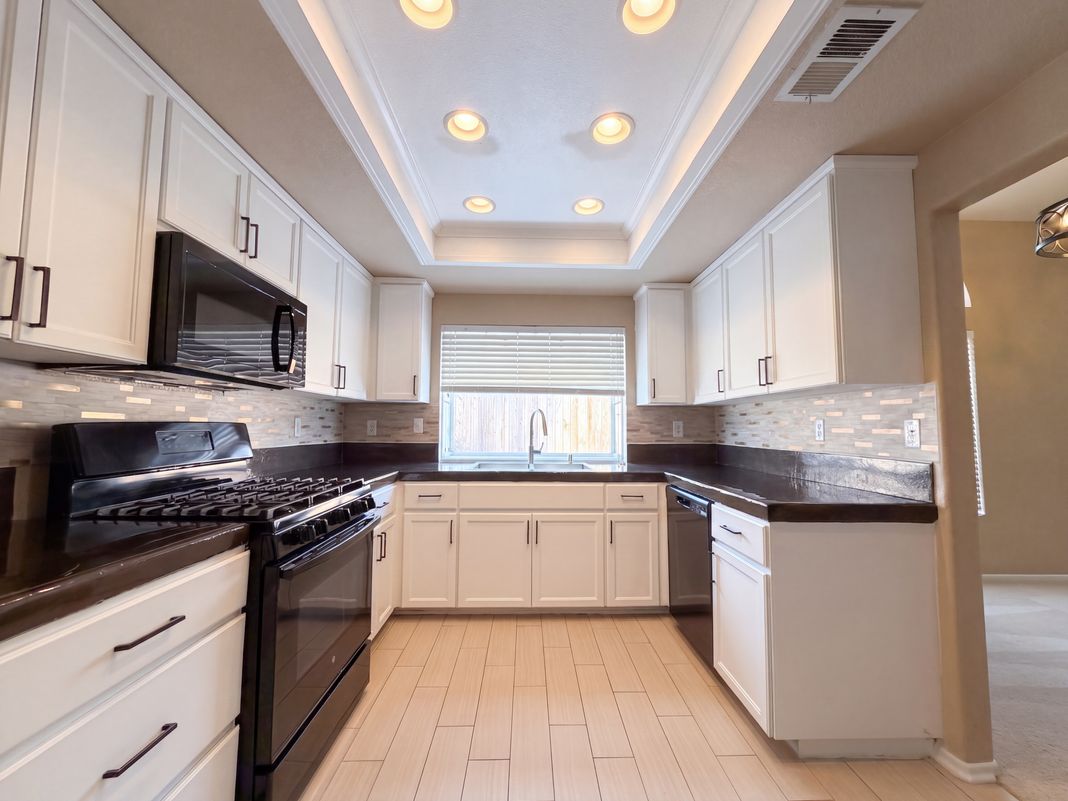 Property photo 2 of 5539 W Avenue L6