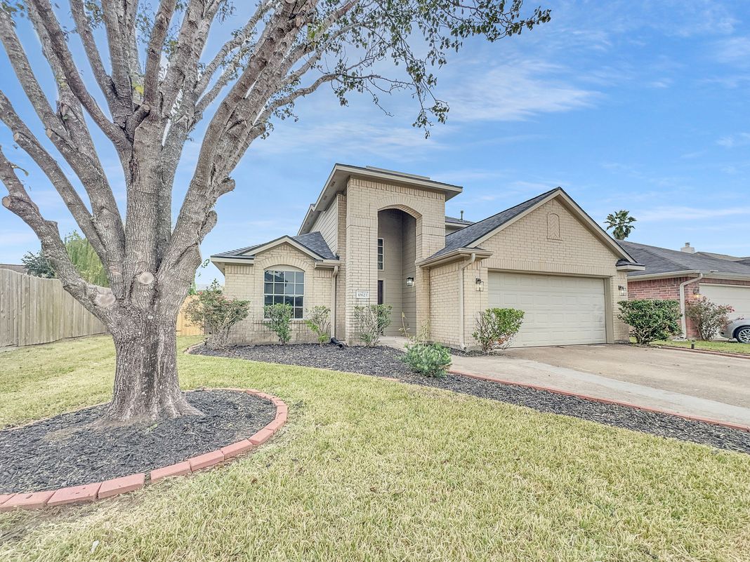 Property photo 1 of 10623 Redwood Dr
