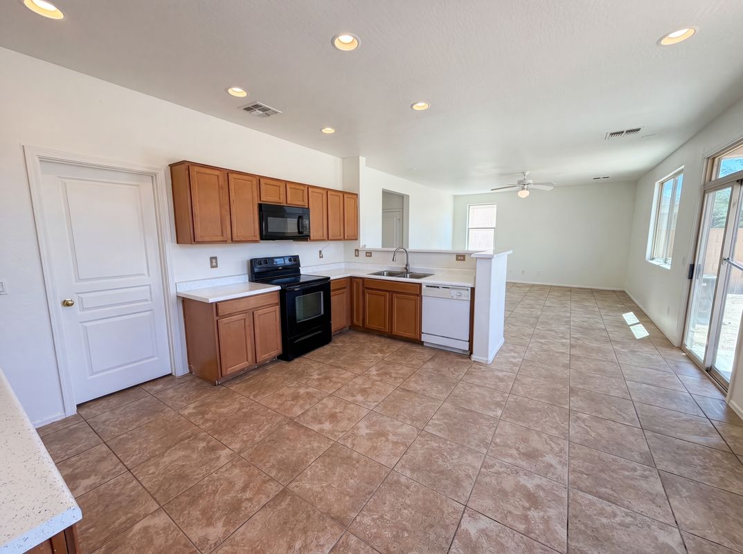 Property photo 2 of 7411 W Alta Vista Rd