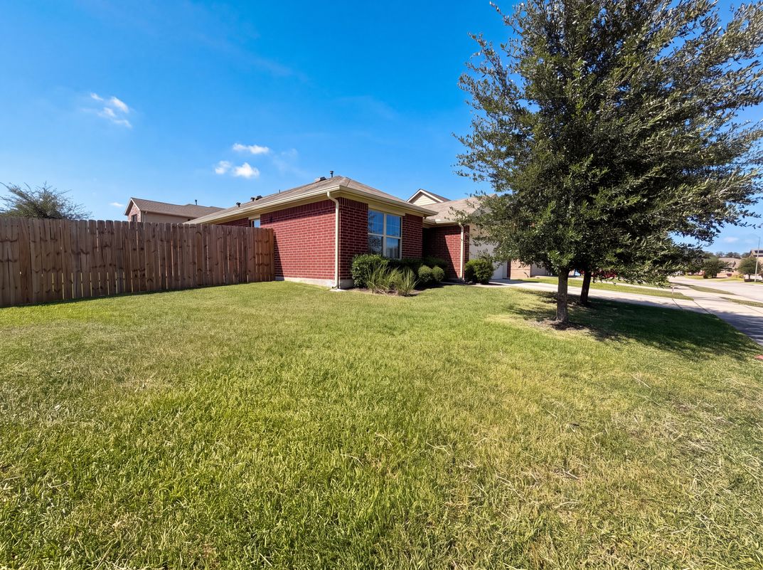 Property photo 1 of 3603 Indigo Forest St