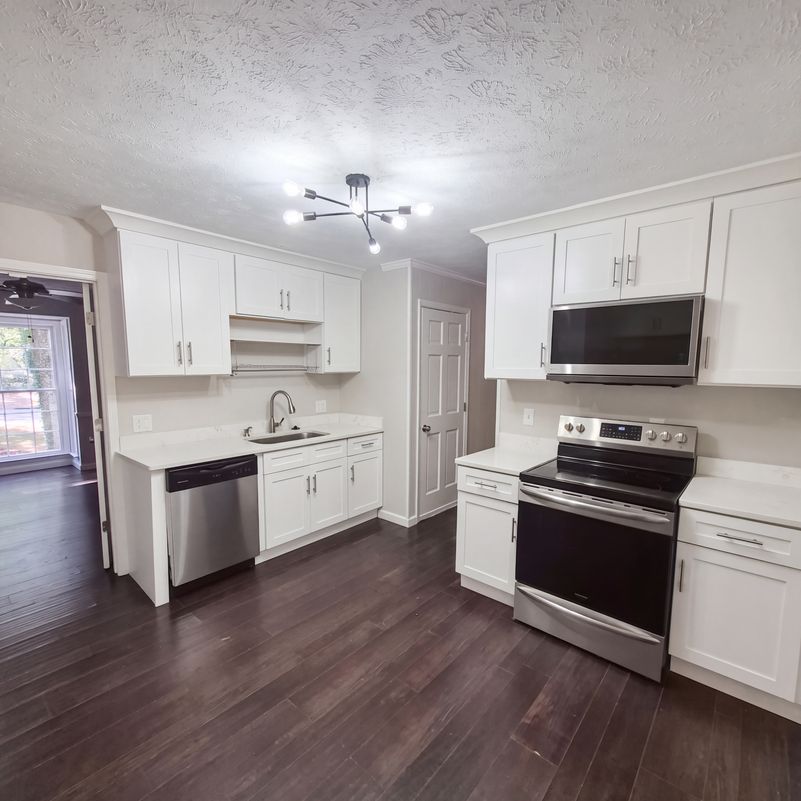Property photo 2 of 2201 Brookfield Cir