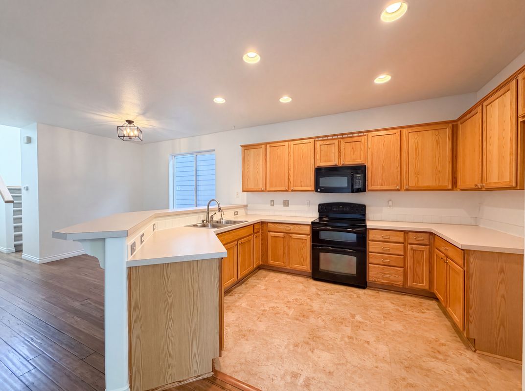 Property photo 2 of 773 NW Forest Creek Dr