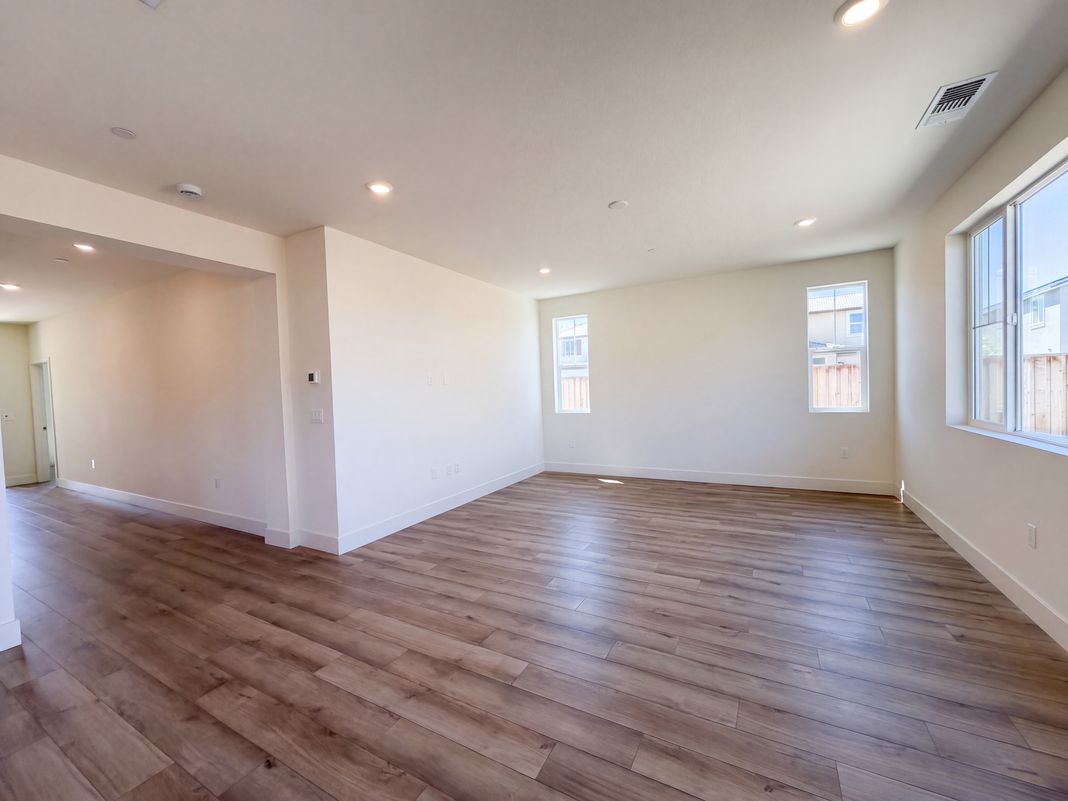 Property photo 3 of 5699 Kusnick Ave
