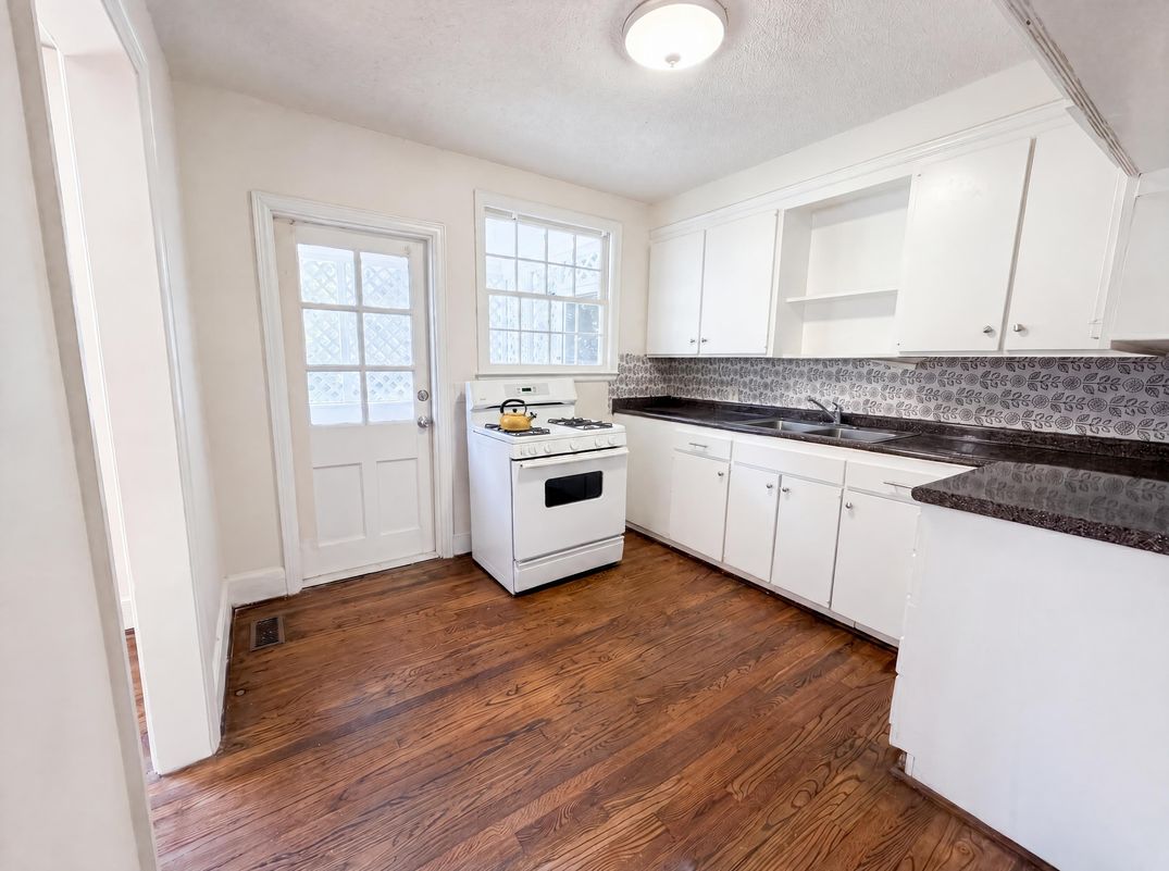 Property photo 2 of 1901 Glenwood Rd