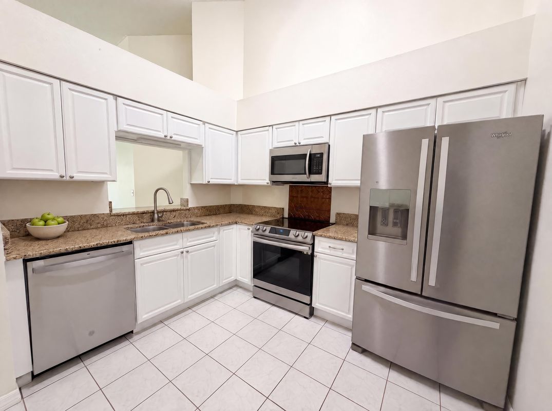Property photo 2 of 11648 Hidden Hollow Cir